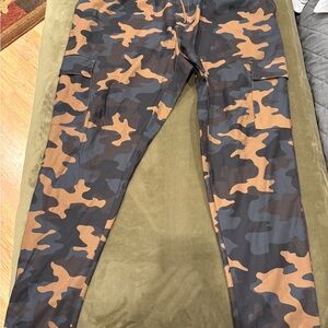 EUC Zyia Camouflage Cargo Pants